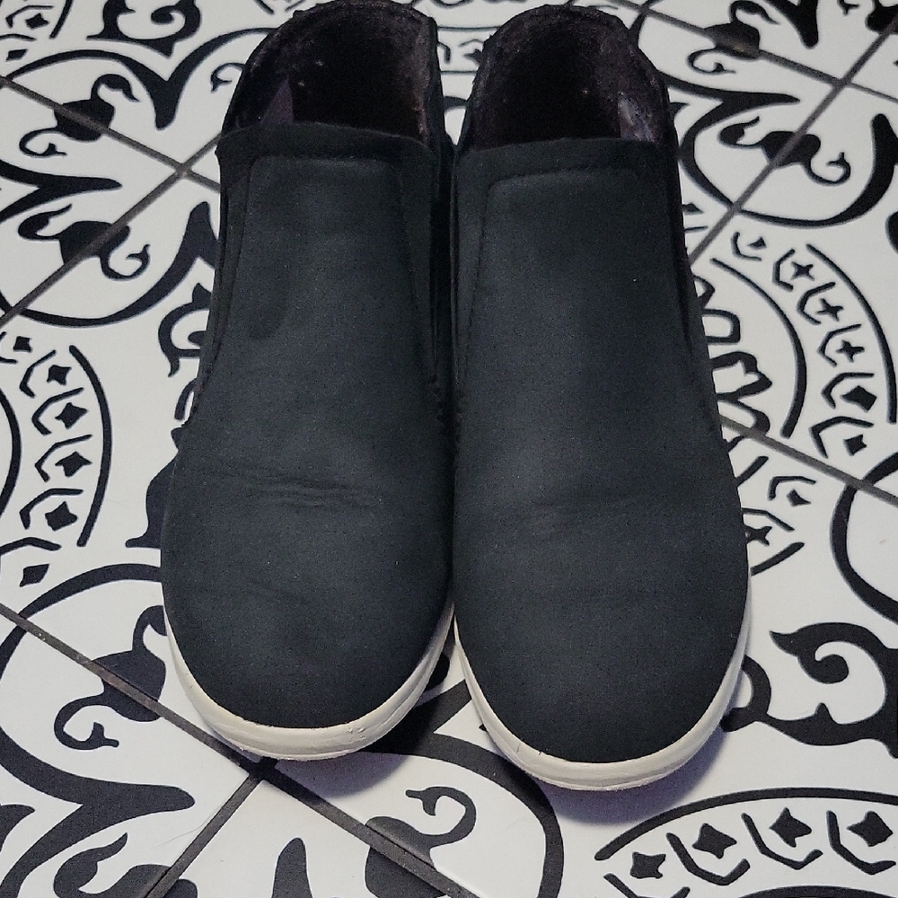 Womens Olukai Slip-On Casual Sneakers in Black